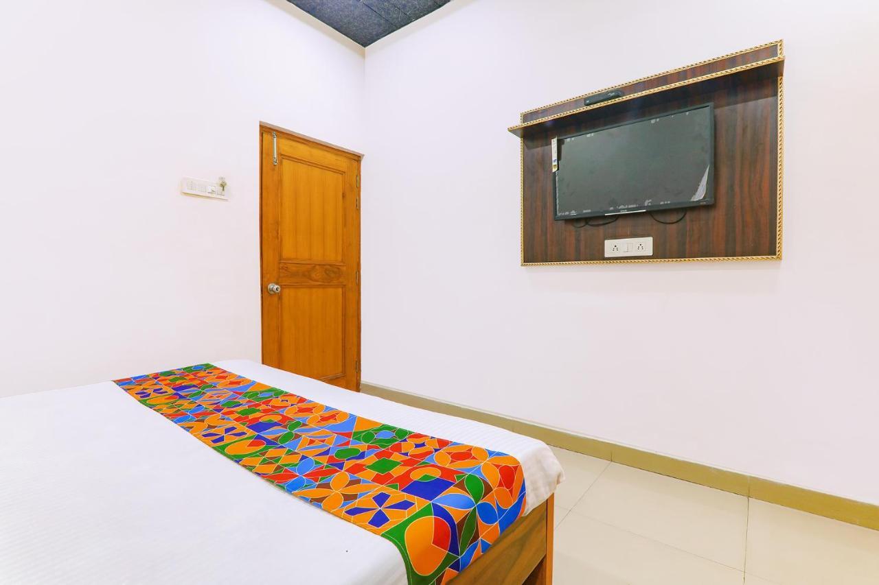 Capital O 64299 Hotel Suncity Juhi Bari Exterior foto
