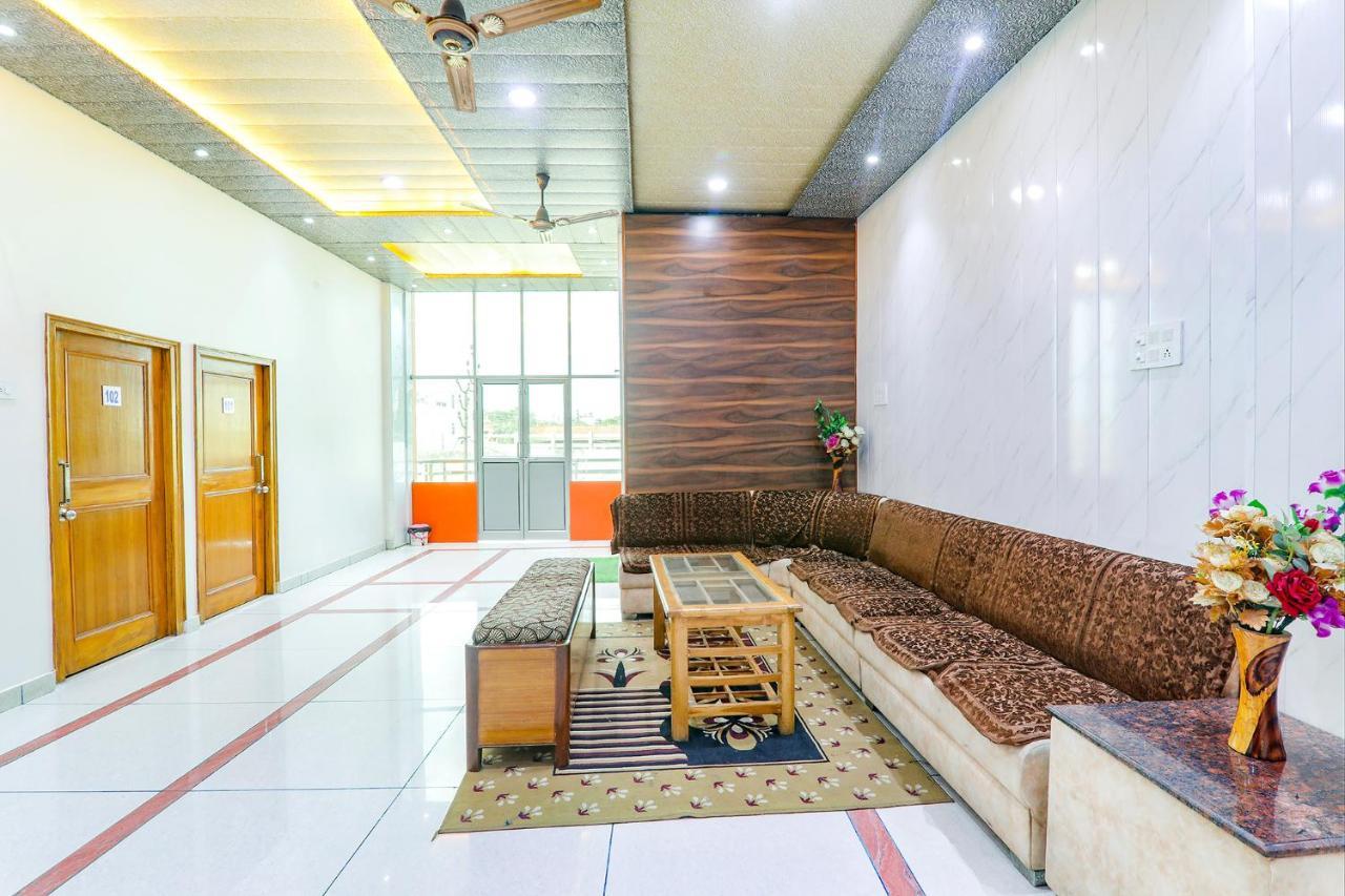 Capital O 64299 Hotel Suncity Juhi Bari Exterior foto